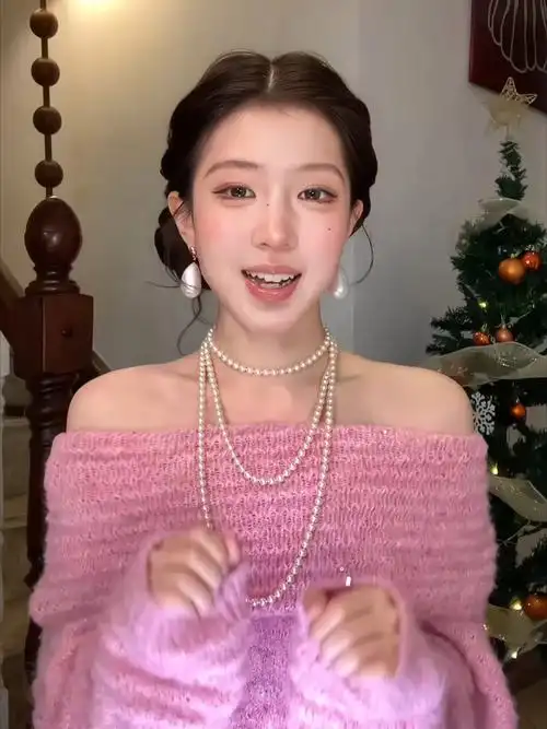 欲漫涩封面：旧书页上有海盐结晶体，表达欲很淡的人心里藏着更咸的海